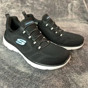 Skechers Sneaker Women’s Sz 7 Summits Black White Slip on